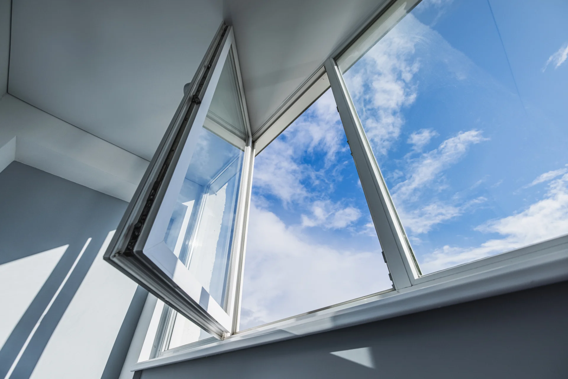 VLX 80 Casement Window in Fresno, CA | Lightwell Windows Fresno - detail 1